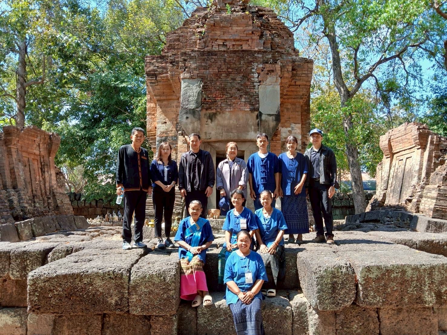    พาเที่ยวนวัตวิถี! พช.ทุ่งศรีอุดม เชิญชวนท่องเที่ยวชุมชน OTOP  นวัตวิถี บ้านเบญจ์ หมู่ที่ 4  ตำบลหนองอ้ม อำเภอทุ่งศรีอุดม จังหวัดอุบลราชธานี