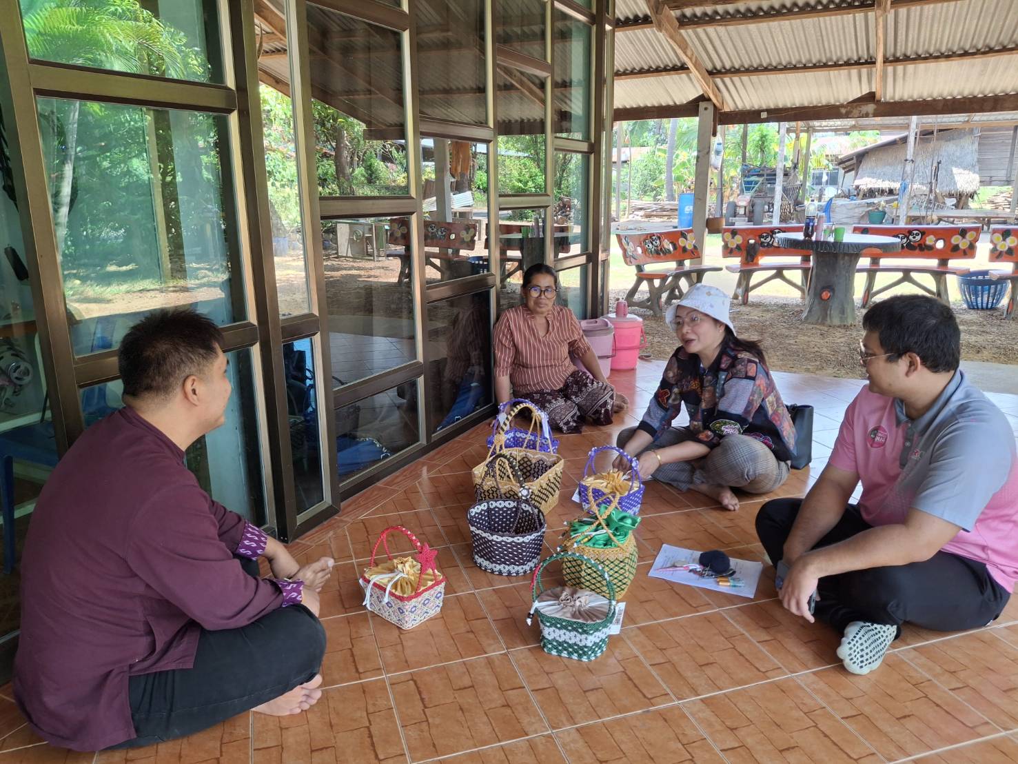 พช.ทุ่งศรีอุดม ร่วมกับคณะ จากสำนักงานพัฒนาชุมชนจังหวัดอุบลราชธานี  ลงพื้นที่ติดตามการดำเนินงานโครงการพัฒนาผลิตภัณฑ์ OTOP และเครือข่าย KBO
