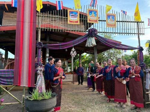 หมู่บ้านเศรษฐกิจพอเพียง บ้านเบญจ์ หมู่ที่ 4 ตำบลหนองอ้ม อำเภอทุ่งศรีอุดม จังหวัดอุบลราชธานี